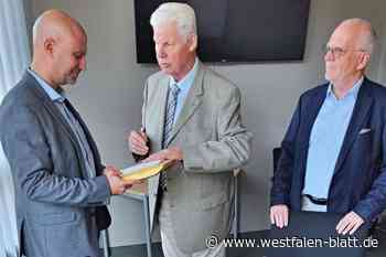 Krankenhaus Rahden: SoVD-Vorsitzender übergibt Unterschriften an Landrat Dogan