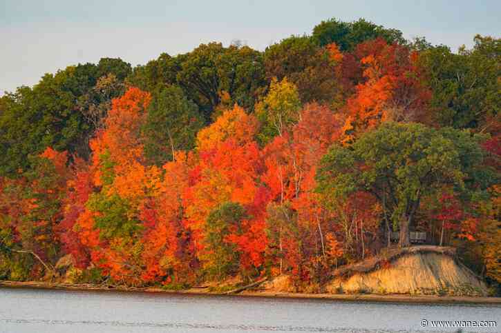 When will the fall colors peak near me?