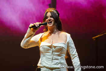 Watch Lana Del Rey Perform ‘Stand By Your Man’ at Robert’s Western World in Nashville