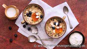 So gelingt der Frühstücksklassiker Bircher Müsli mit Apfel