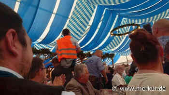 „Sie sind der Mann der großen Worte und kleinen Taten“: Aktivisten gehen bei Wahlkampfauftritt auf Söder los