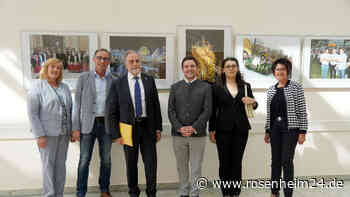 Vize-Generalkonsul von Italien besucht Stadt Traunreut: Besichtigung der Ausstellung im k1