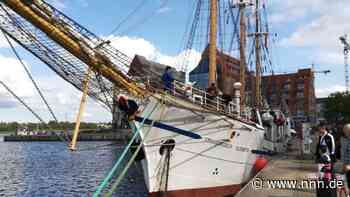 Segelschulschiff machte mit Aida-Kadetten Station im Rostocker Stadthafen