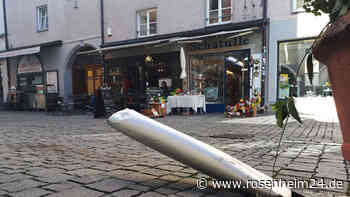 Fahnenstange demoliert: Das ist in der Rosenheimer Fußgängerzone passiert