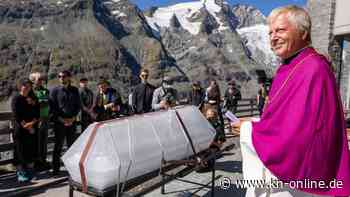 Pasterze in Österreich: Klimaschützer tragen Gletscher zu Grabe