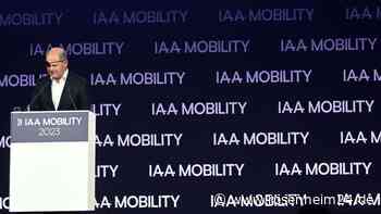 Scholz gibt sich auf der IAA als Auto-Kanzler – und witzelt über seinen Unfall: „Für manche Strecken…“