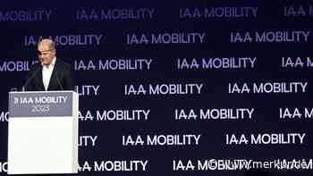 Scholz gibt sich auf der IAA als Auto-Kanzler – und witzelt über seinen Unfall: „Für manche Strecken…“