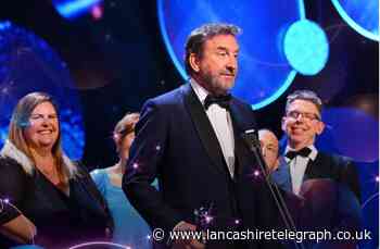 Blackburn Rovers fan Lee Mack wins NTA for hit quiz show