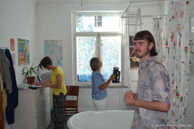 Groene ambulance bestaat twintig jaar en wil gezonde binnenlucht in de kijker zetten: “Schimmels zijn grootste boosdoener”