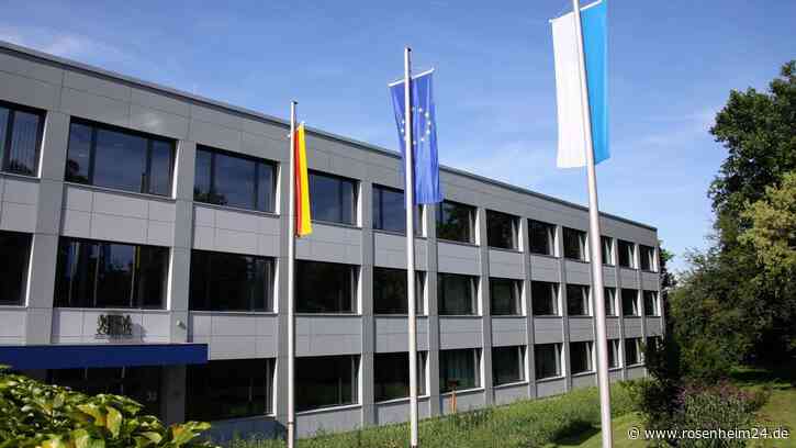 Colt unterm Sofakissen, Armbrust hinter der Couch: Reichenhaller (42) muss erneut in Haft