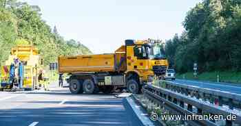 A73 bei Hirschaid: Muldenkipper kracht in Stauende - eine Person bei schwerem Auffahrunfall verletzt