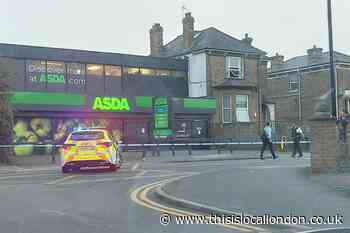 Broadway Bexleyheath stabbing: Teenager taken to hospital