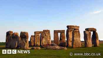 Stonehenge tunnel campaigners take petition to UNESCO