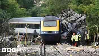 Stonehaven crash: Network Rail accused of failing to warn driver