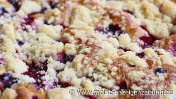 Einfacher Apfel-Pflaumen-Kuchen vom Blech mit süßen Streuseln