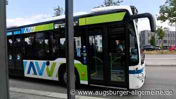 Zwei Fahrgäste verletzt, weil Fußgänger einen Bus übersah