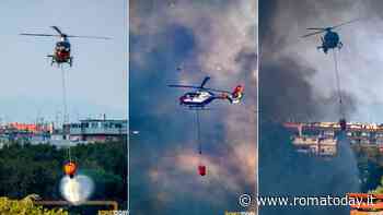 Rifiuti in fiamme su lungotevere, densa colonna di fumo nero in cielo