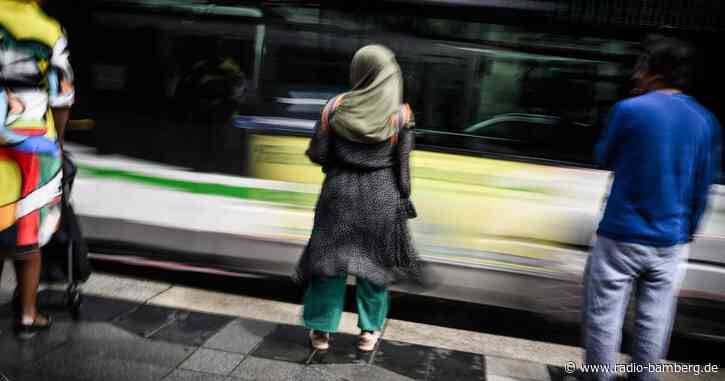 Frankreich Staatsrat billigt Verbot von Abayas an Schulen