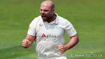 County Championship: Worcestershire beat Glamorgan to boost promotion hopes