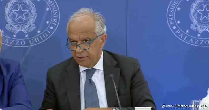 Decreto Caivano, Piantedosi: “Il questore potrà proporre di vietare il possesso e l’uso dei cellulari ai minori”