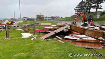 Power cut to 22,000 people, homes damaged as wild winds lash Victoria
