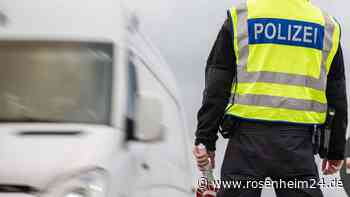 Schleuser (20) versteckt Flüchtlinge auf ungesicherter Ladefläche: Retten ihn Schluchzer vor Knast?