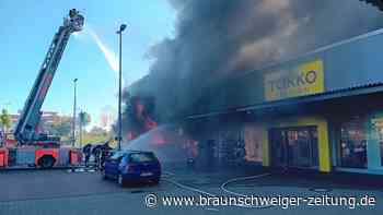 Brand im Wolfenbütteler Tedi ist weitesgehend gelöscht