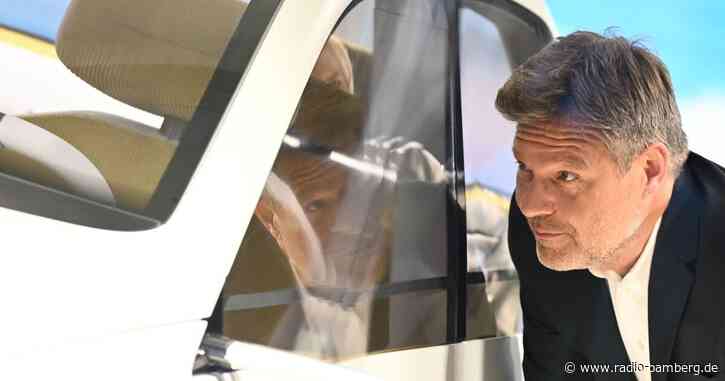 Habeck betont Bedeutung der Autoindustrie für Deutschland