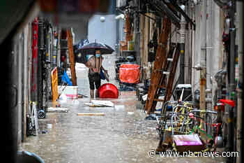 Heaviest rainfall in more than a century floods and paralyzes Hong Kong