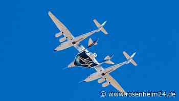 Drei Touristen fliegen für Kurztrip ins All