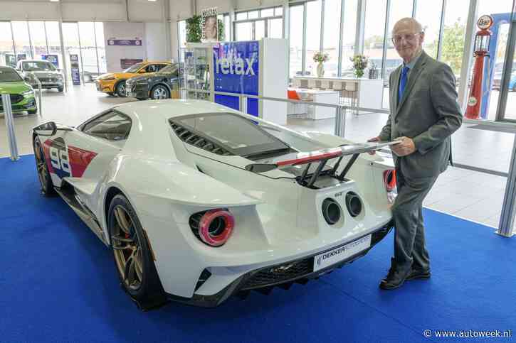 93-jarige directeur nog elke dag in showroom dealerbedrijf