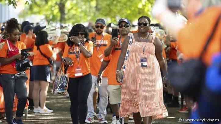 Emotions run high for Virginia as the Cavaliers honor slain teammates ahead of first home game