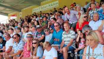 Thousands watch Camborne beat Redruth 36-29 in Cornish derby