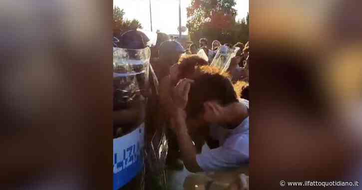 Scontri con la polizia alla manifestazione dei lavoratori di Mondo Convenienza davanti al negozio di Prato