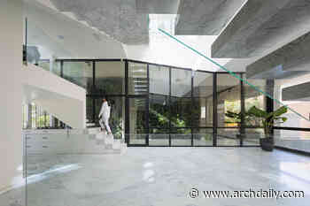 Outside-in House / MA Office
