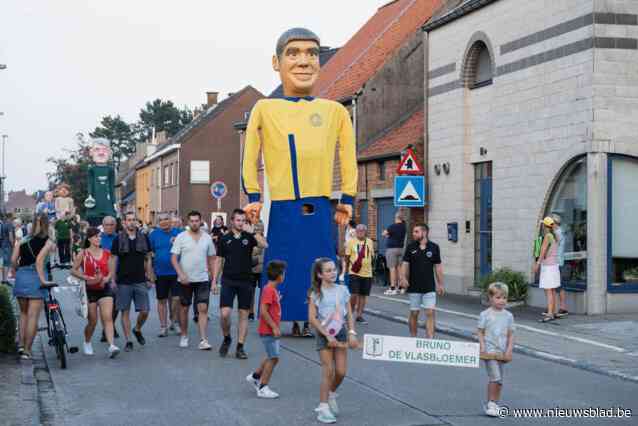 Reuzen dansen al voor de 38ste keer door de straten