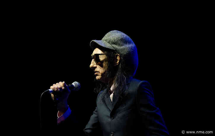 Watch John Cooper Clarke perform ‘I Wanna Be Yours’ at Arctic Monkeys’ NYC gig to mark ‘AM’ 10th anniversary