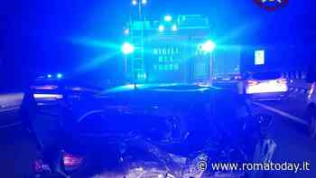 Taxi travolge auto in panne sul raccordo, morti marito e moglie: 4 vittime in dieci giorni