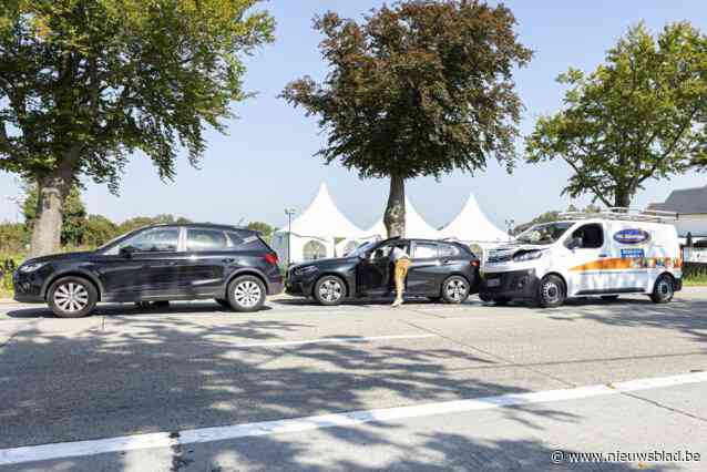 Geen gewonden bij kop-staartaanrijding tussen drie voertuigen