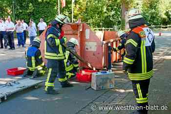 Bein unter Container eingeklemmt – Nur ein Szenario der Kreisfeuerwehr Paderborn