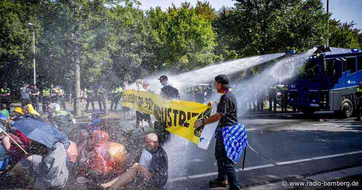 Fast 3000 Festnahmen bei verbotenen Klima-Demos in Den Haag