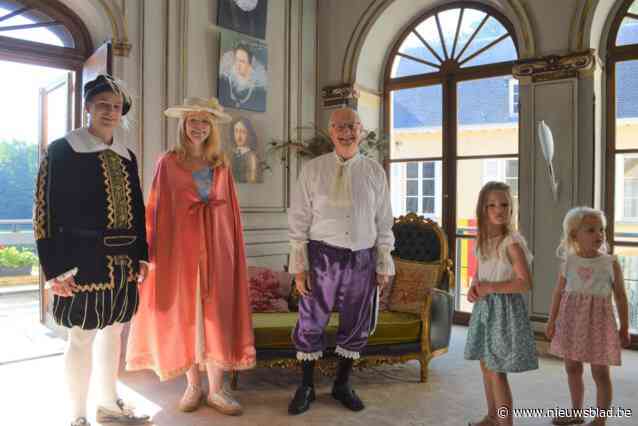 Odiel (5) ‘trouwt’ met burgemeester in kasteel tijdens Open Monumentendag