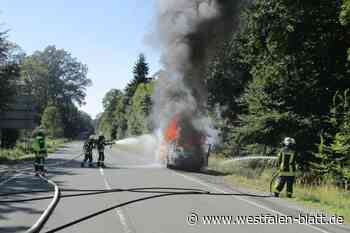 Auto brennt bei Bad Wünnenberg