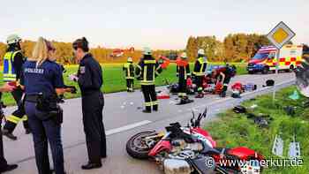 Motorradgruppe bei Jakobneuharting: drei Fahrer stürzen, zwei verletzen sich schwer