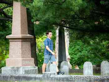 Beechwood Cemetery honours Grete Hale, Joseph Currier with new plaques