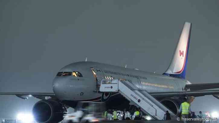 Trudeau expected to leave India Tuesday morning after plane breaks down