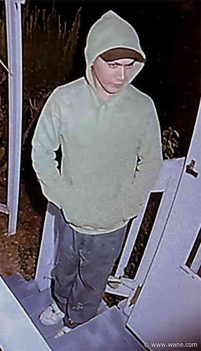 Escaped murderer slips out of search area, changes appearance and tries to contact former co-workers