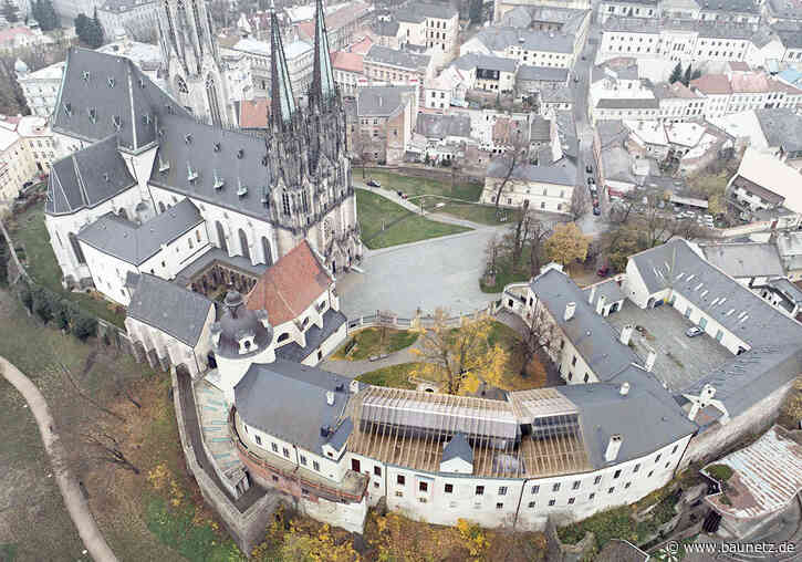 Über dem Diözesanmuseum - Dachausbau in Olomouc von Sepka architekti