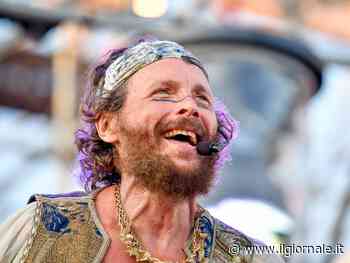 "Ora ho una gamba più lunga dell'altra". La confessione di Jovanotti dopo l'incidente