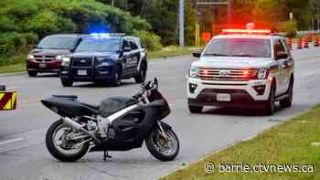 Motorcyclist flees crash that sends passenger to hospital in Barrie